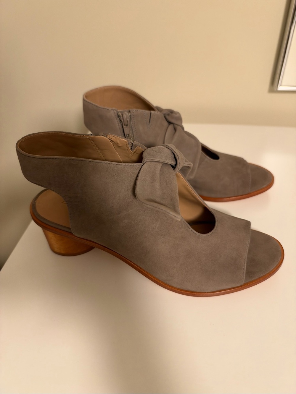Bernardo Luna Sandal in dusk grey suede size 10